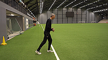 足球怎么踢得远且快（这三个错误使你跑得更慢）