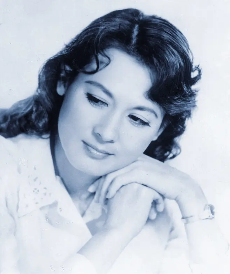 著名演员向梅:和丈夫牵手64年,71岁患脑梗,如今85岁怎样了?