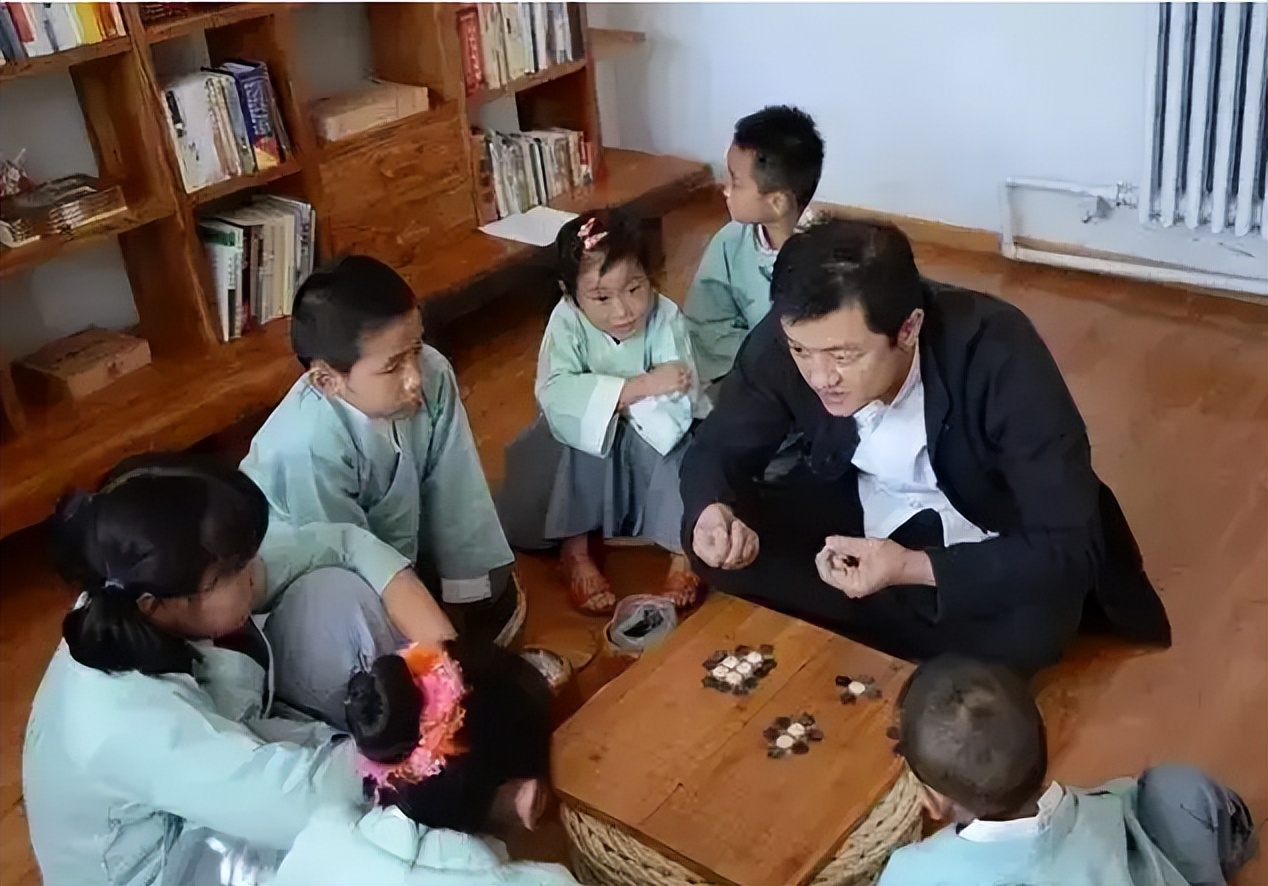 孩子学围棋一年多少钱(家长们，你还在问学围棋有什么好处吗？)