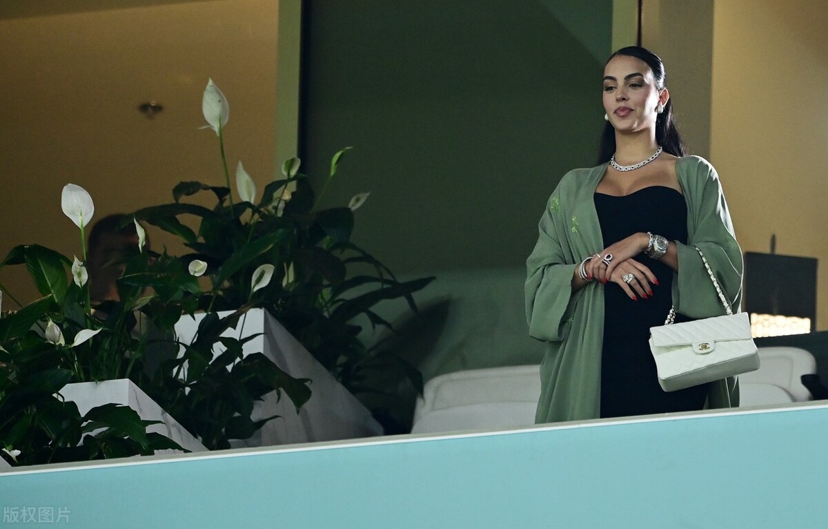 葡萄牙vs瑞士（一老一小建奇功！C罗替补 00后小将首发破门 葡萄牙半场2：0瑞士）