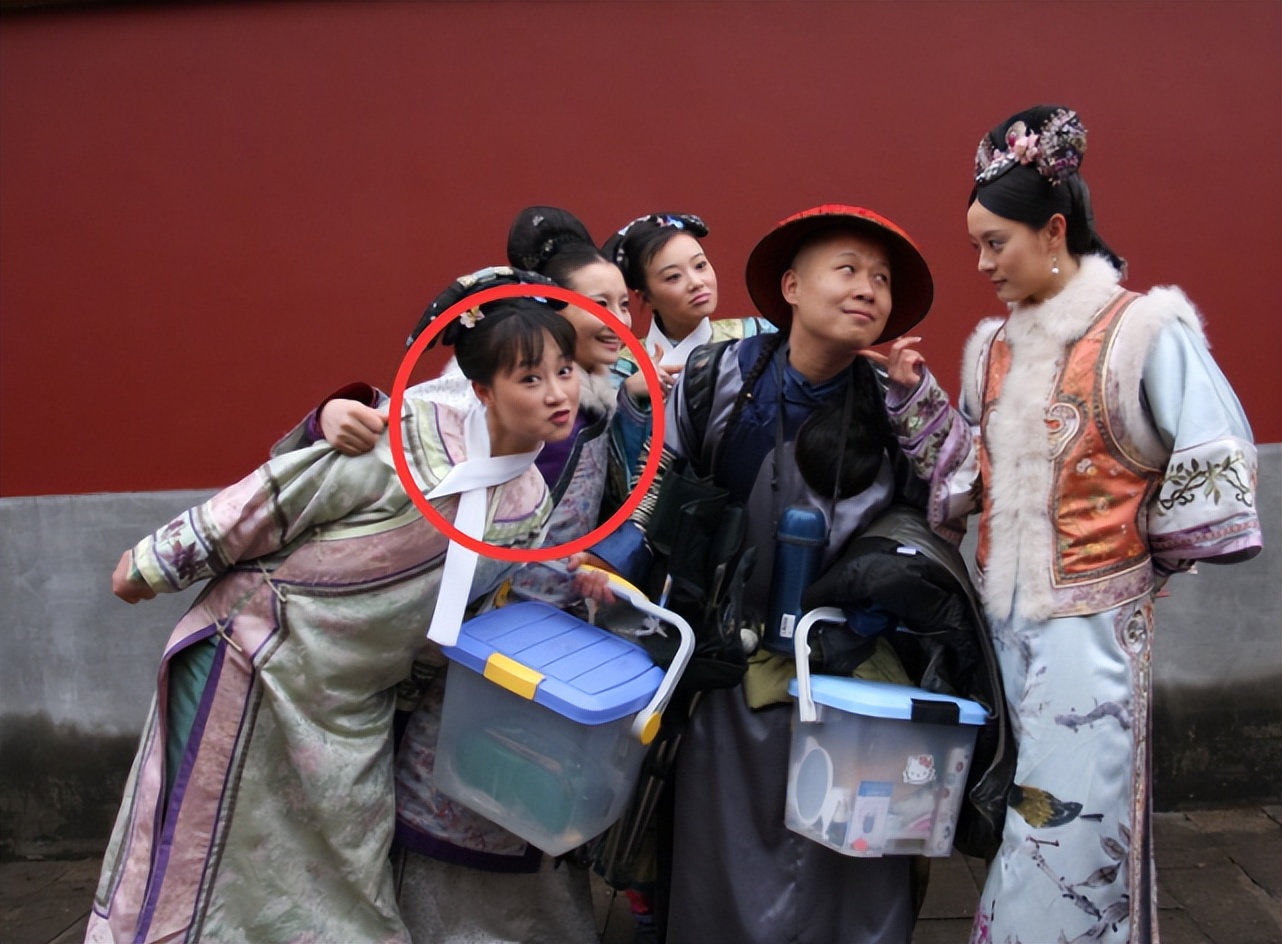 经典剧集的“边角料”，八戒骑摩托、妃子玩手机，谢谢，有被笑到