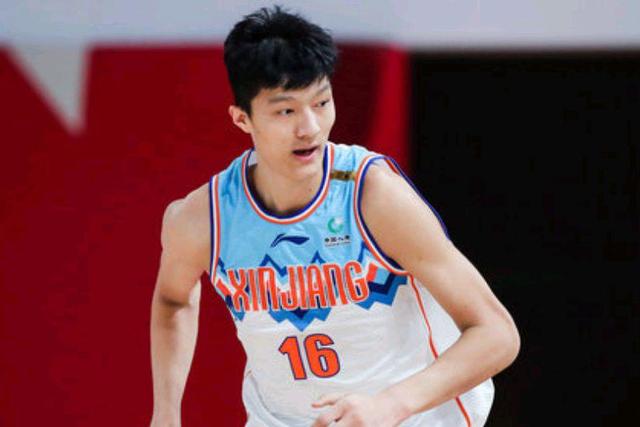 cba朱傳宇哪個省（原地就能抓籃筐！身高2米26！23歲的山東小伙，能打出來么？）
