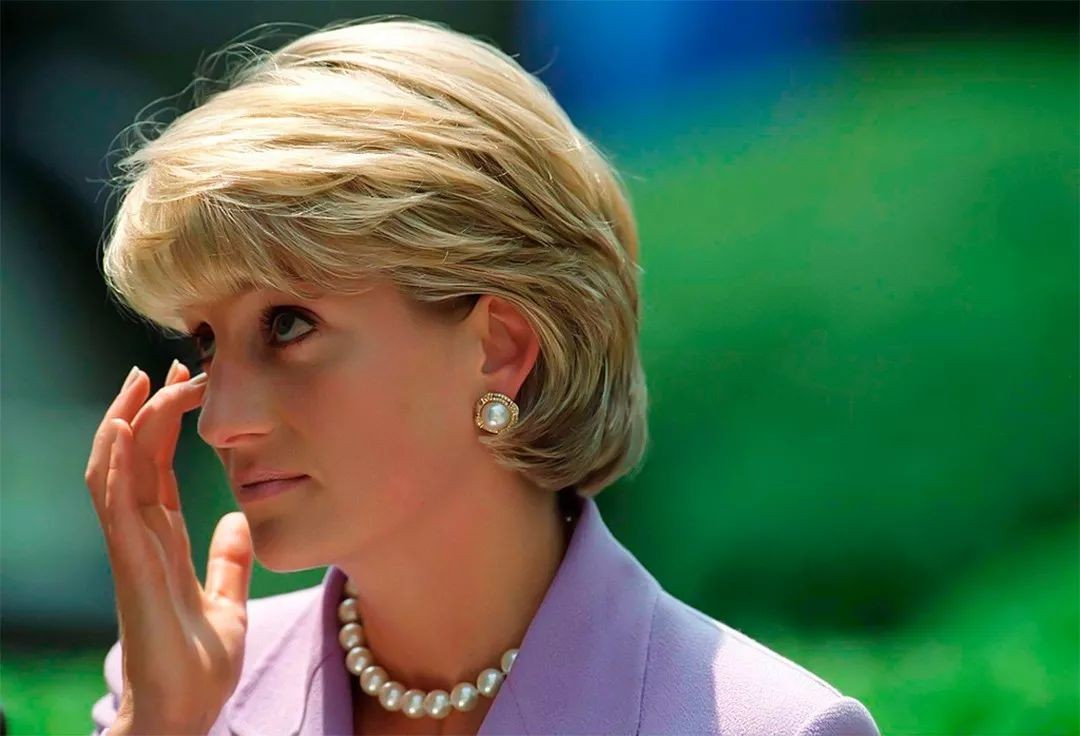 2017年威廉王子承认：即使婚外情被曝光，母亲仍是他最想保护的人