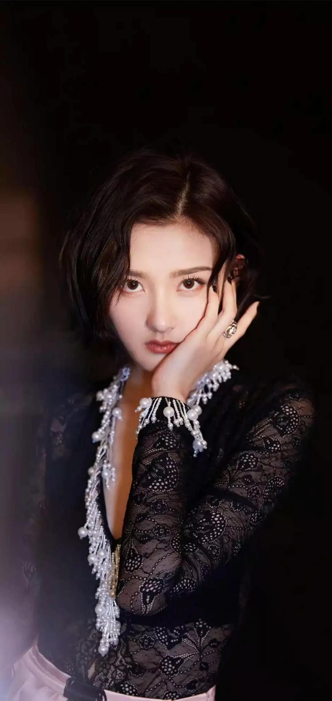 手机桌面，明星宋祖儿、李纯、郭碧婷和杨紫