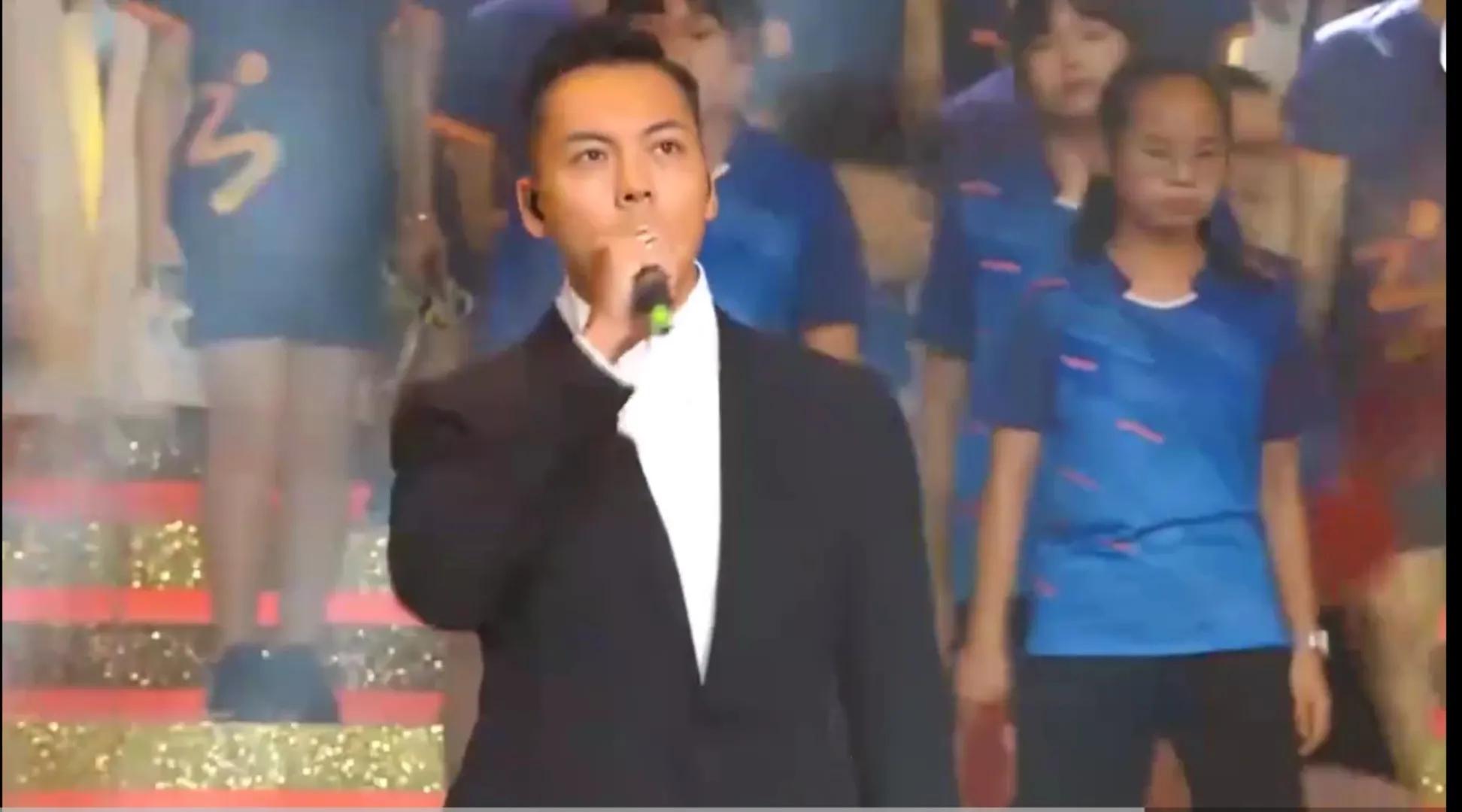 香港回归20周年，刘德华、谢霆锋、陈伟霆同唱《中国人》场面宏大