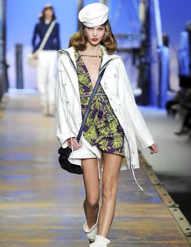 伊万卡的“苦命”妯娌：超模小KK年入千万，依然入不了婆家的法眼