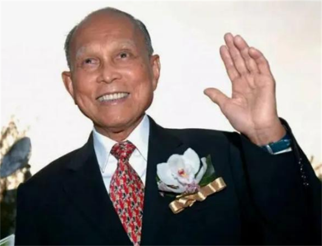 霍英东二房冯坚妮，霍母百般阻拦下偷偷迎娶，让霍英东钟情52年