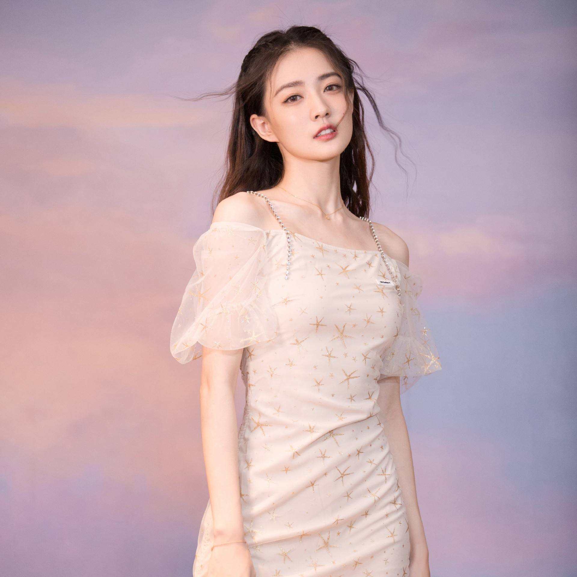 被嘲笑丫鬟脸，从网红到于正“亲女儿”，古偶小花白鹿出圈之路