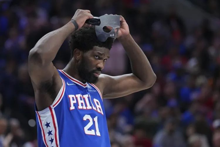 nba詹姆斯为什么戴黑面具（所以实际上并没有不戴黑面具的规定）