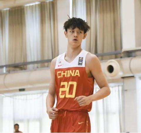 nba为什么没有身高207(天赋不输易建联！均场只得3分！却急于参加NBA选秀？谁之过？)