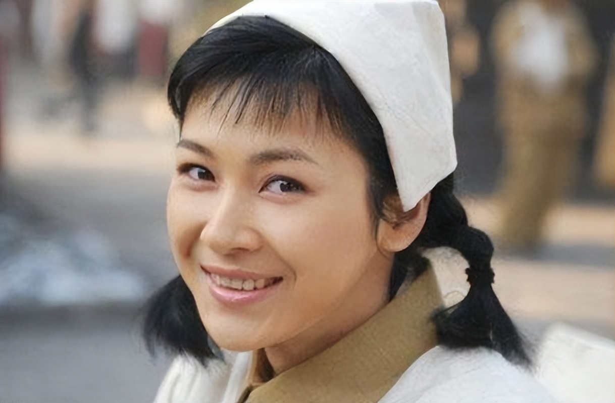 还记得亮剑中护士田雨吗?2012年嫁富豪,却受老公连累沦为老赖