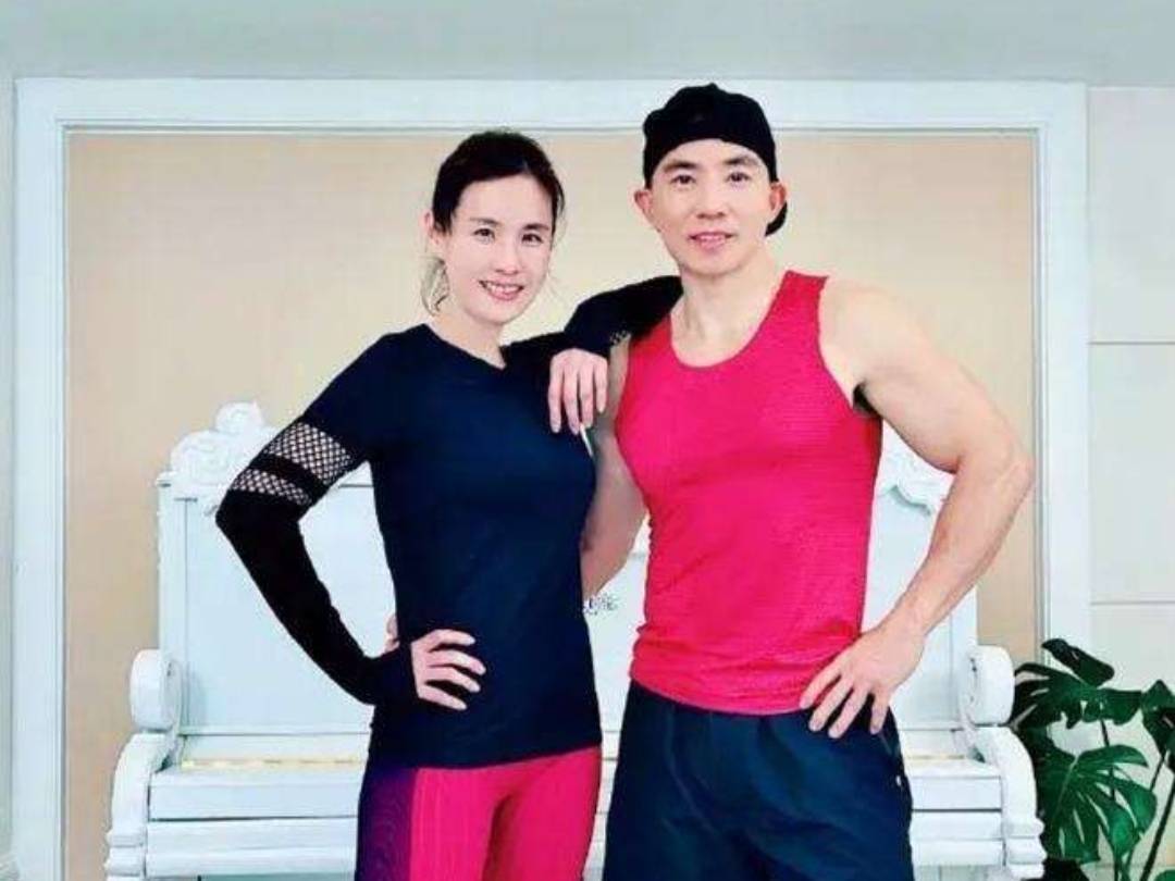 每天跟着刘畊宏健身，能练成肌肉男吗？