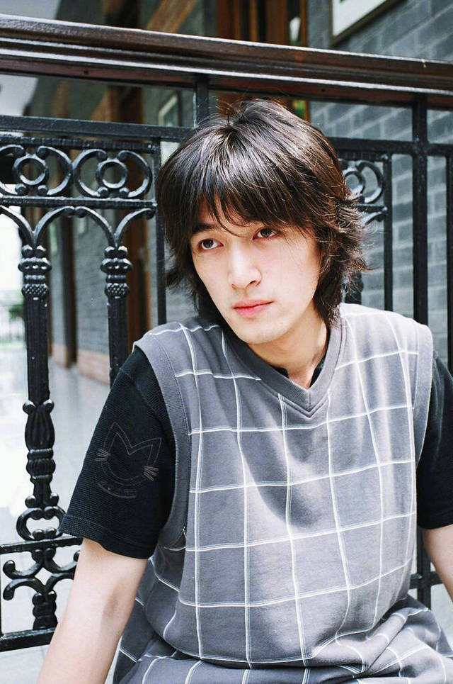 胡歌和薛佳凝分手14年:她遁入空门,他官宣结婚生女