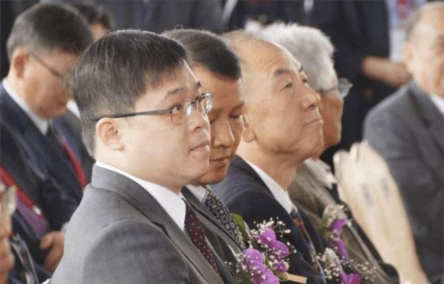 “海上皇帝”私生子：继承4000亿台币遗产，曾因空姐损失20亿台币