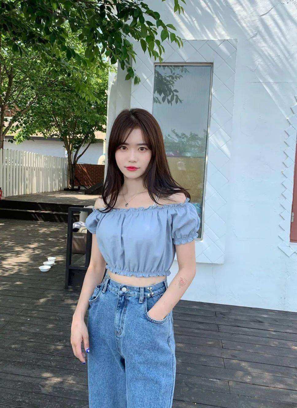 其实对于大胸女生来说,穿搭同样讲究扬长避短,不过首先要先了解哪些穿