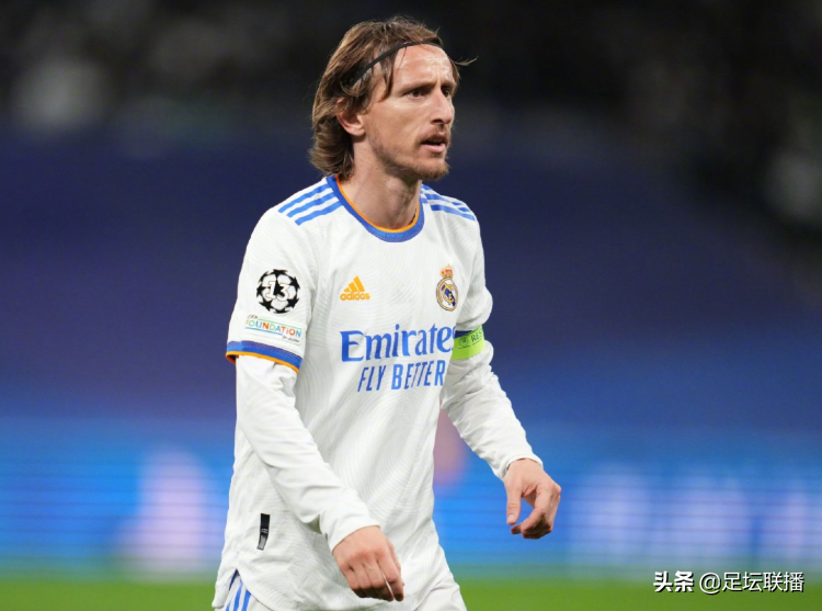 莫德里奇踢什么位置（攻防都是世界顶级，莫德里奇就是当今足坛，无可争议的第一中场）-趣拿体育