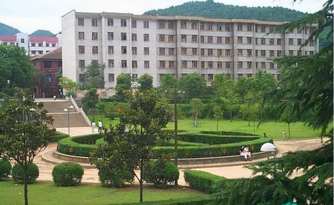 名副其实的学霸班，湖南这所大学，一个班有32名学生被直接保研