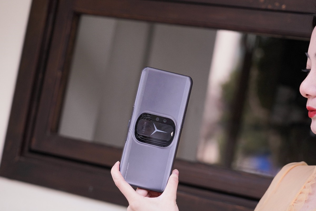 玩游戏这样才快乐，“性能霸王龙”联想拯救者Y90上手实测