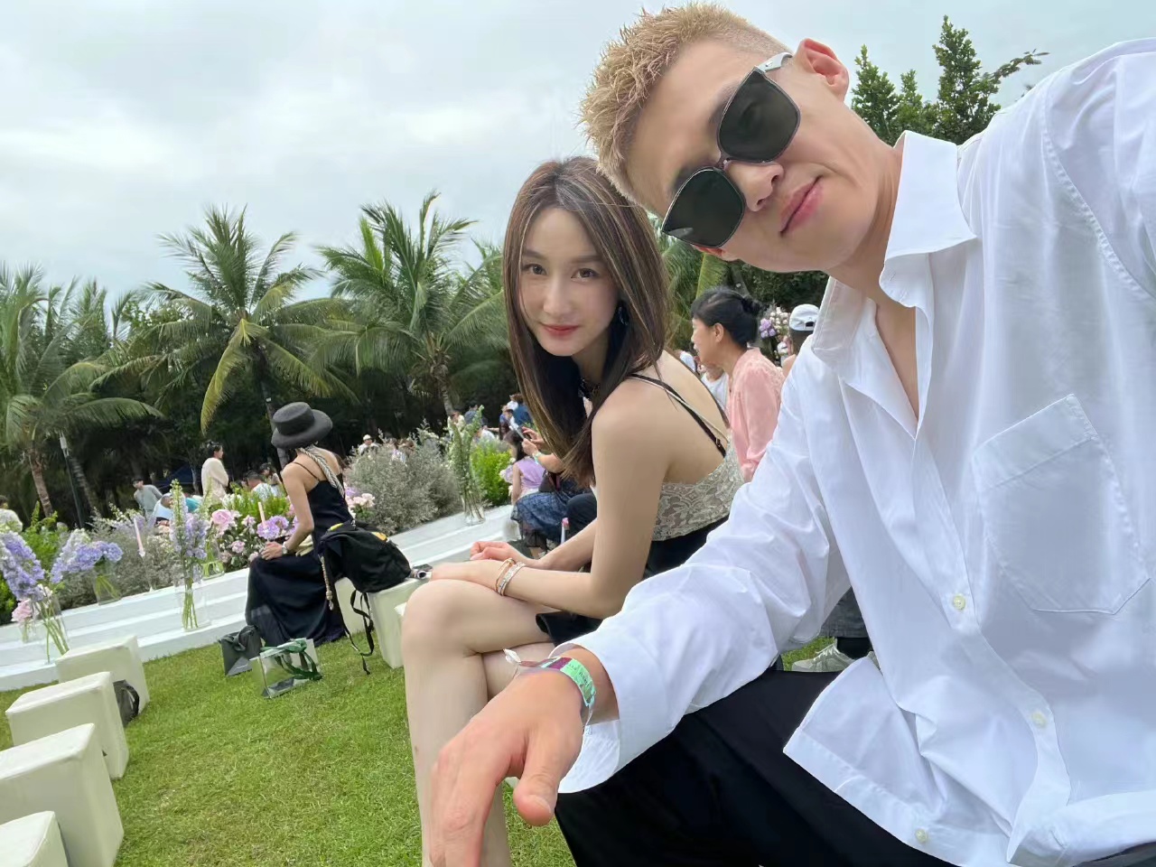 男篮世界杯情侣(周鹏高调秀恩爱!