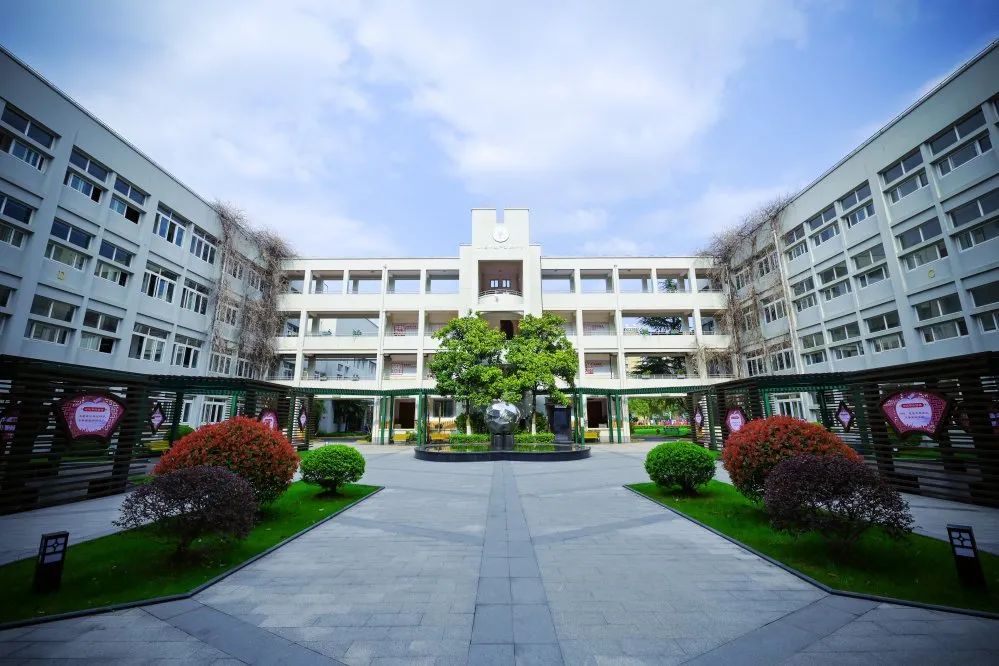 上海新中考重大变化，建平实验中学“一拆为三”，名校坐不住了？