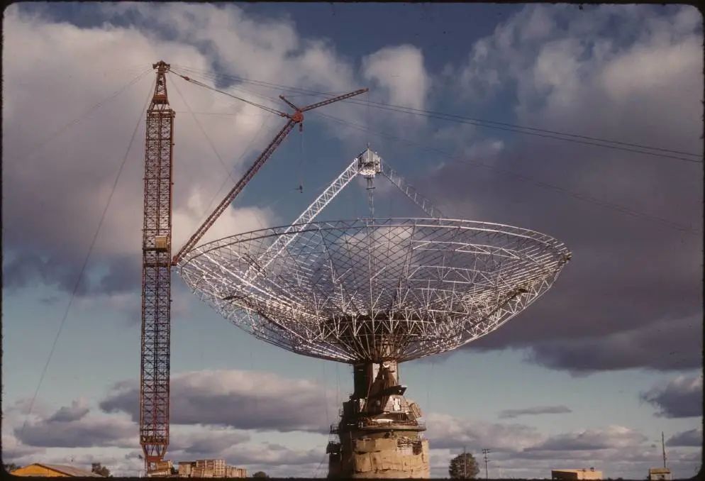 观天神器03-自建成就被NASA格外倚重，澳大利亚帕克斯射电望远镜