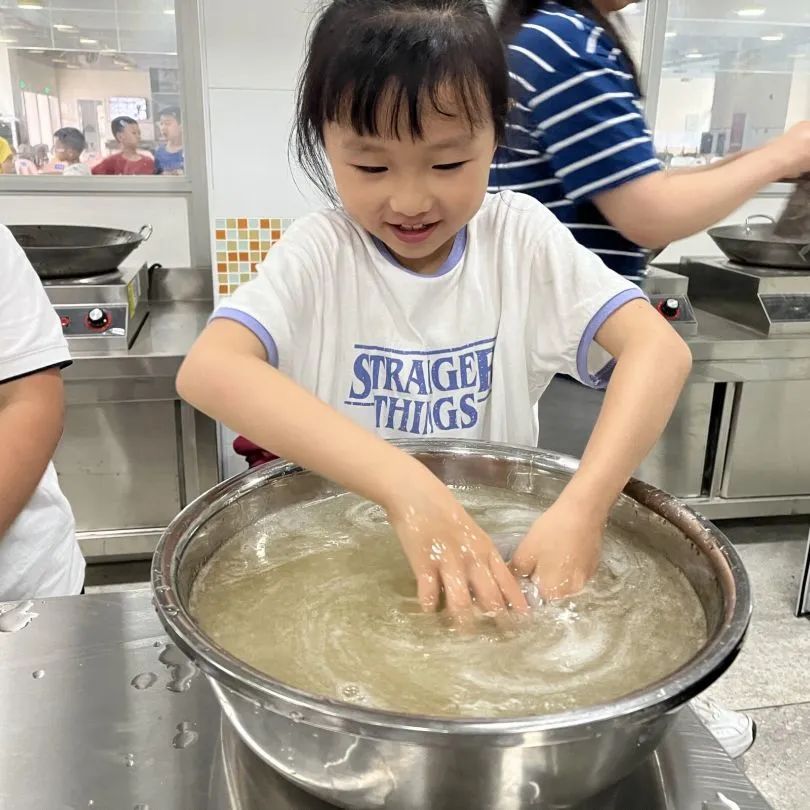 成都高新区朝阳小学深入开展二十四节气之小满有关活动