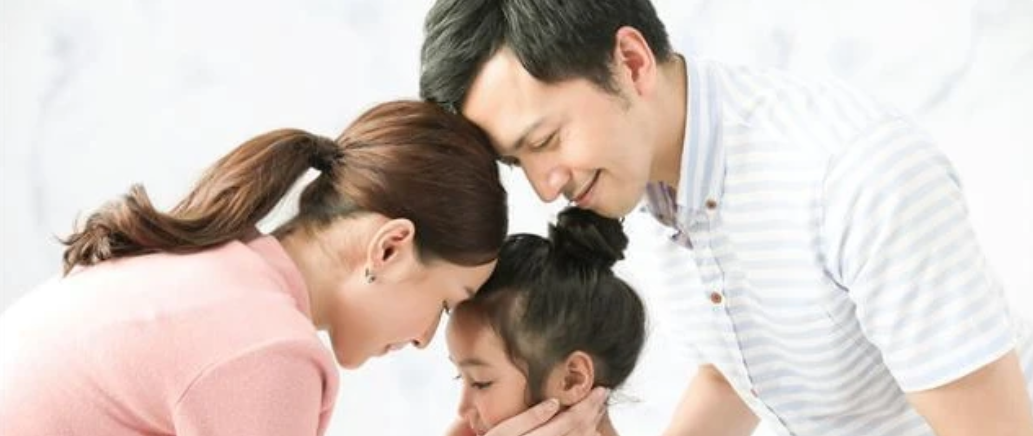 “我女儿没有奶奶”满月宴上婆婆随礼20万，儿媳坚决不让她看孩子
