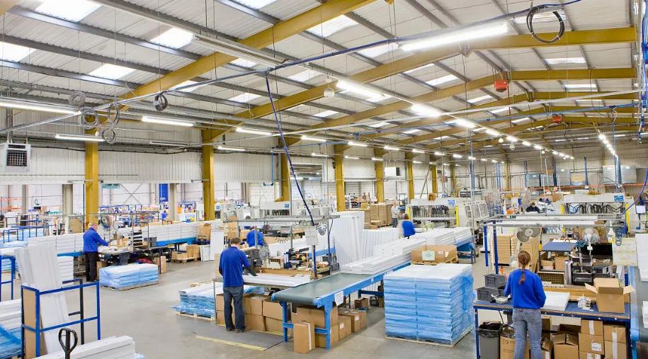 为什么年轻人不想进工厂。除了工资低以外还有理由。