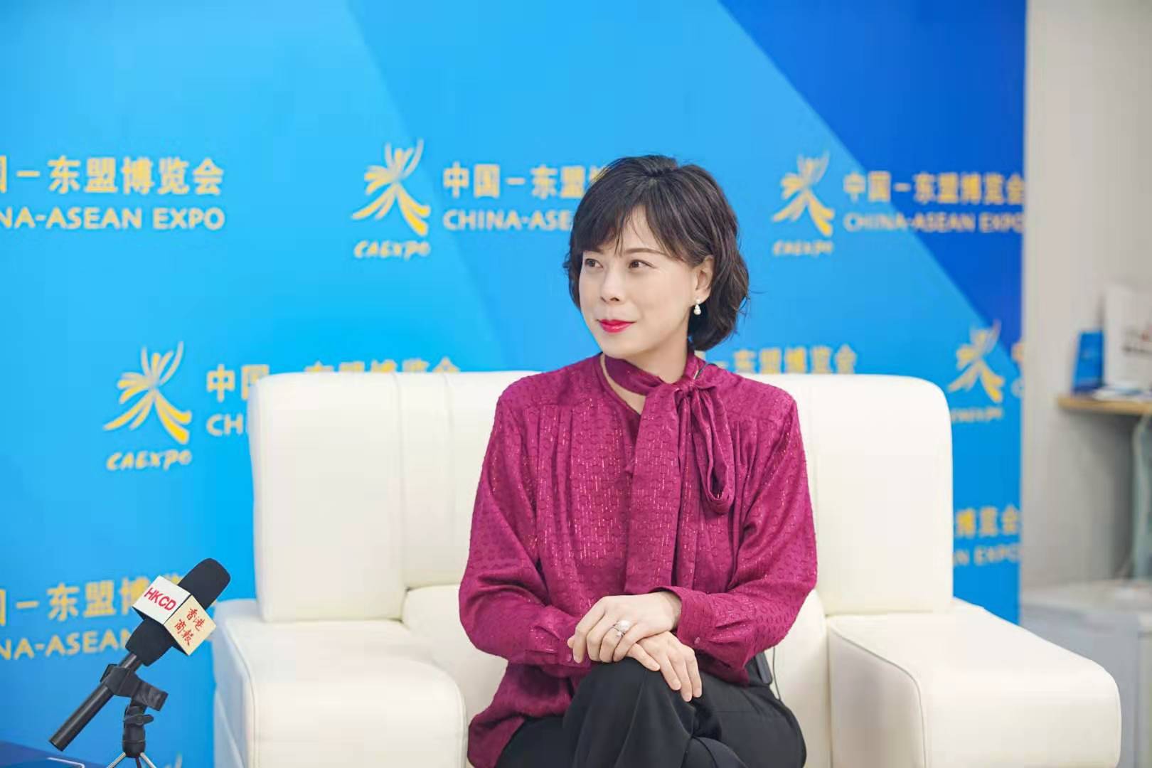 江苏5位女企业家，有老板娘、二代、打工妹，财富最少的超过220亿