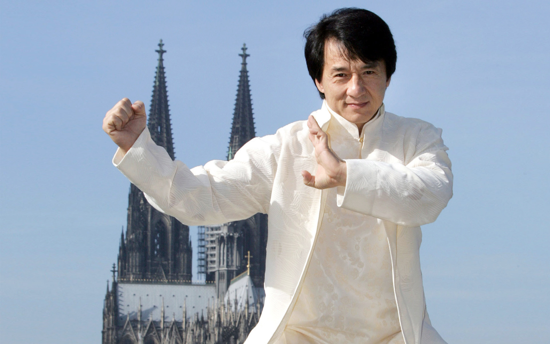 周润发和成龙,谁的成就更大