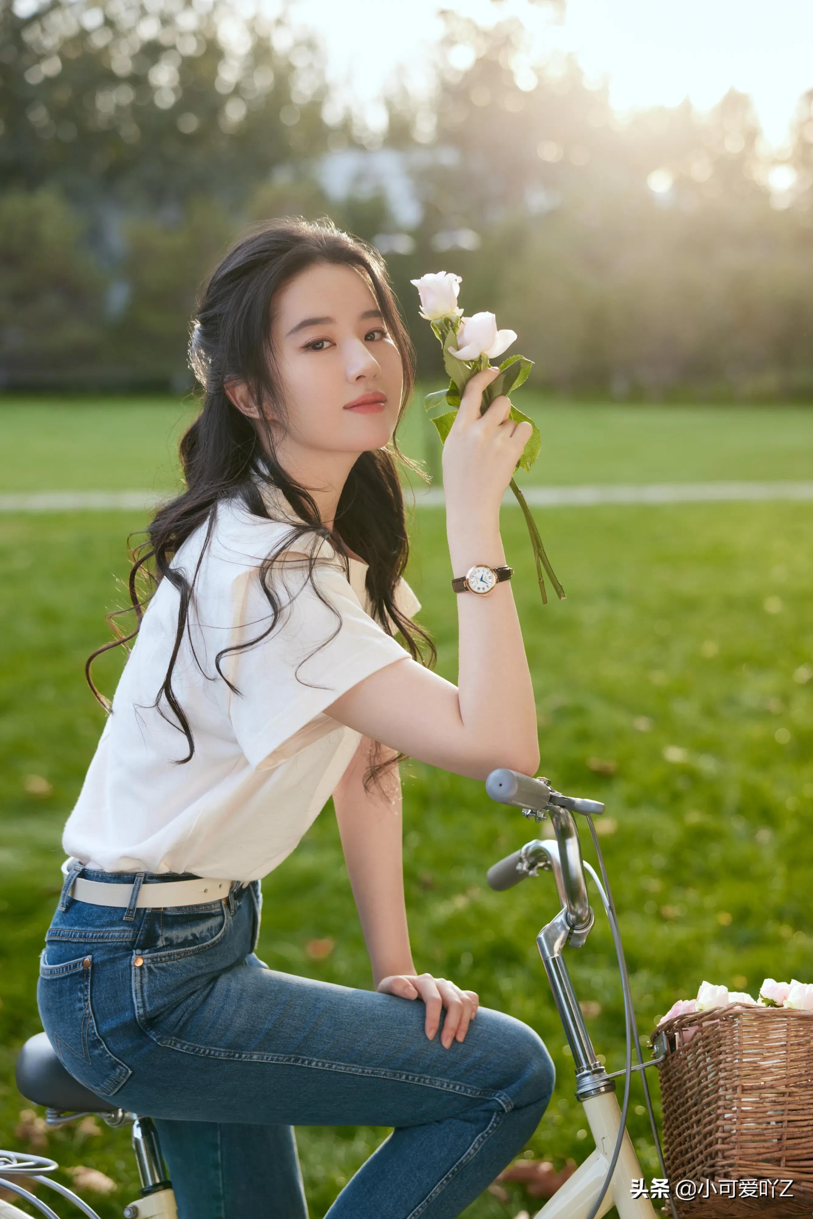 刘亦菲，文静自然，甜美温柔