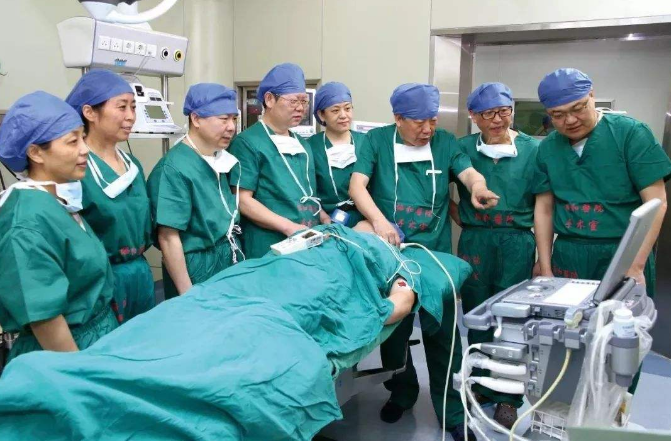 医学专业前景排行榜出炉，临床医学被挤出前三，榜首就业面很广