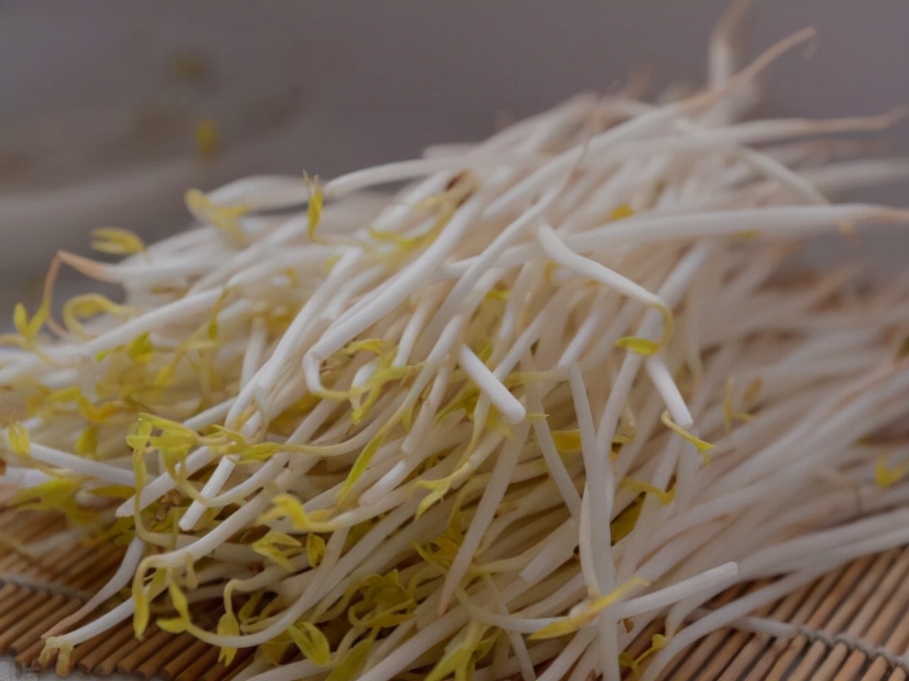 这几种蔬菜会对身体有一定的危害，不妨看一下，尽快列入黑名单