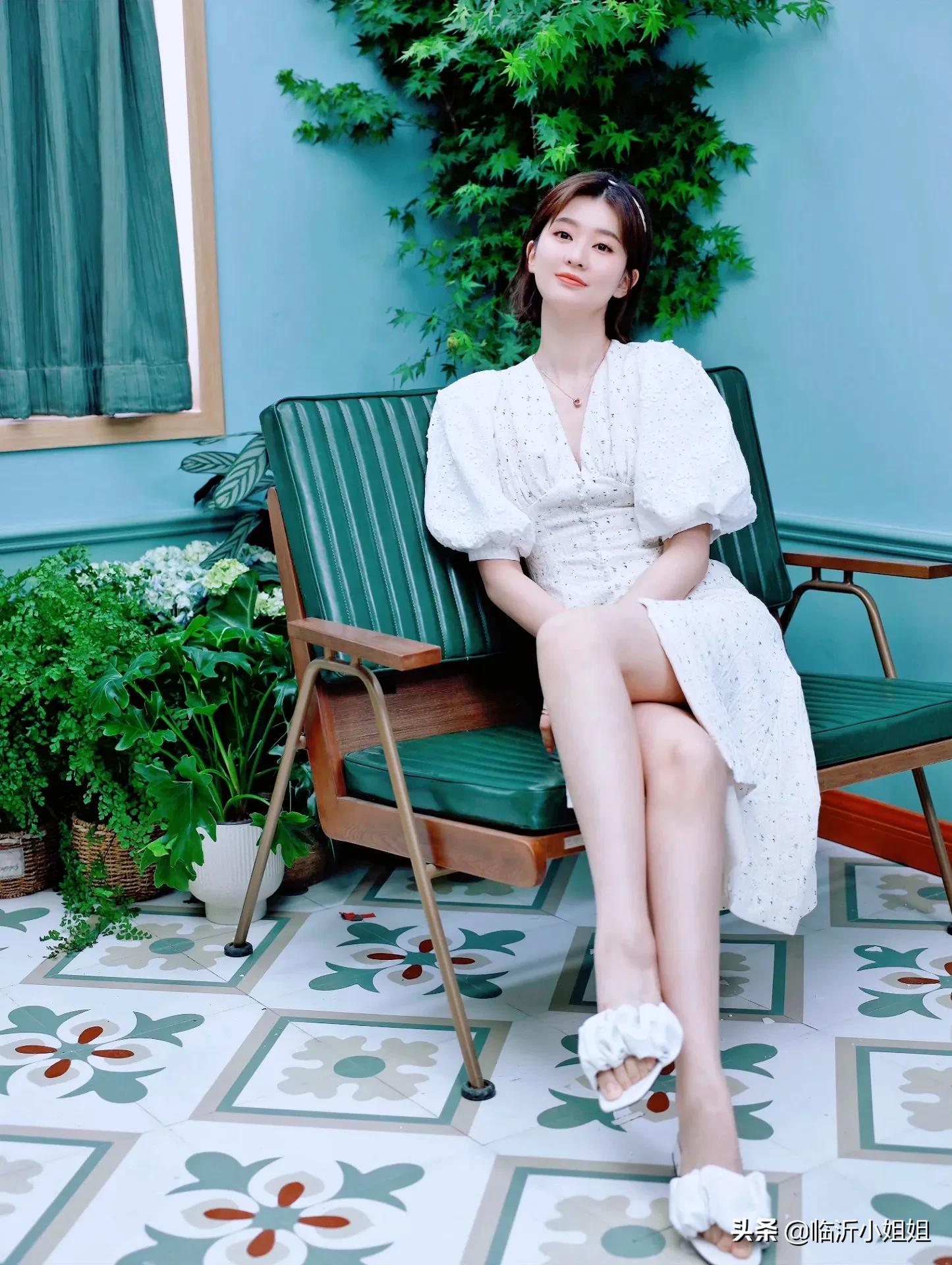 乔欣,高挑靓丽的邻家女孩,甜美可人的气息,让人心动不已