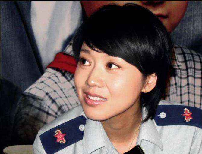 离婚18年了，闫妮和前夫邹伟的人生状况，有何不同？