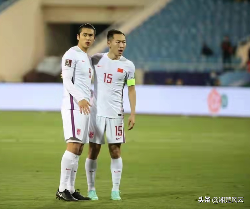 国足将战沙特男足今晚几点开打（晚上23点，国足对阵沙特！李毅拱手拜托教练和球员，为行业争口气）