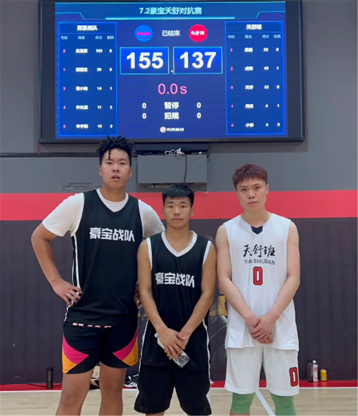 农村国宝躺赢天舒被质疑,玩王者口嗨又惹到了职业拳手)