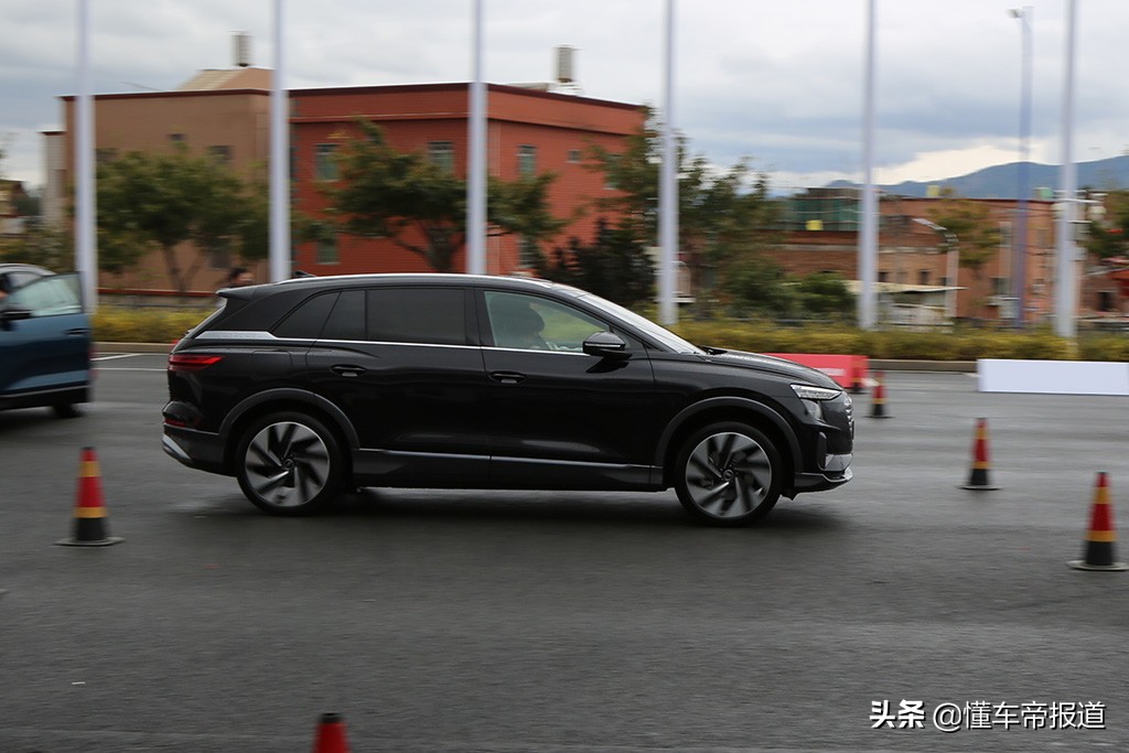 新车｜电四驱更易脱困？上汽奥迪Q5 e-tron场地试驾