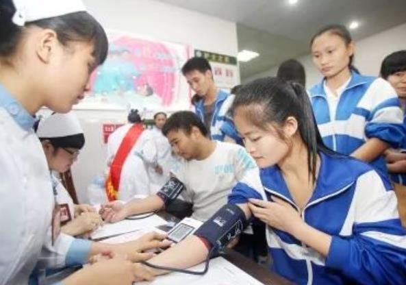 高考体检脱衣服吗（高考体检有多严格）