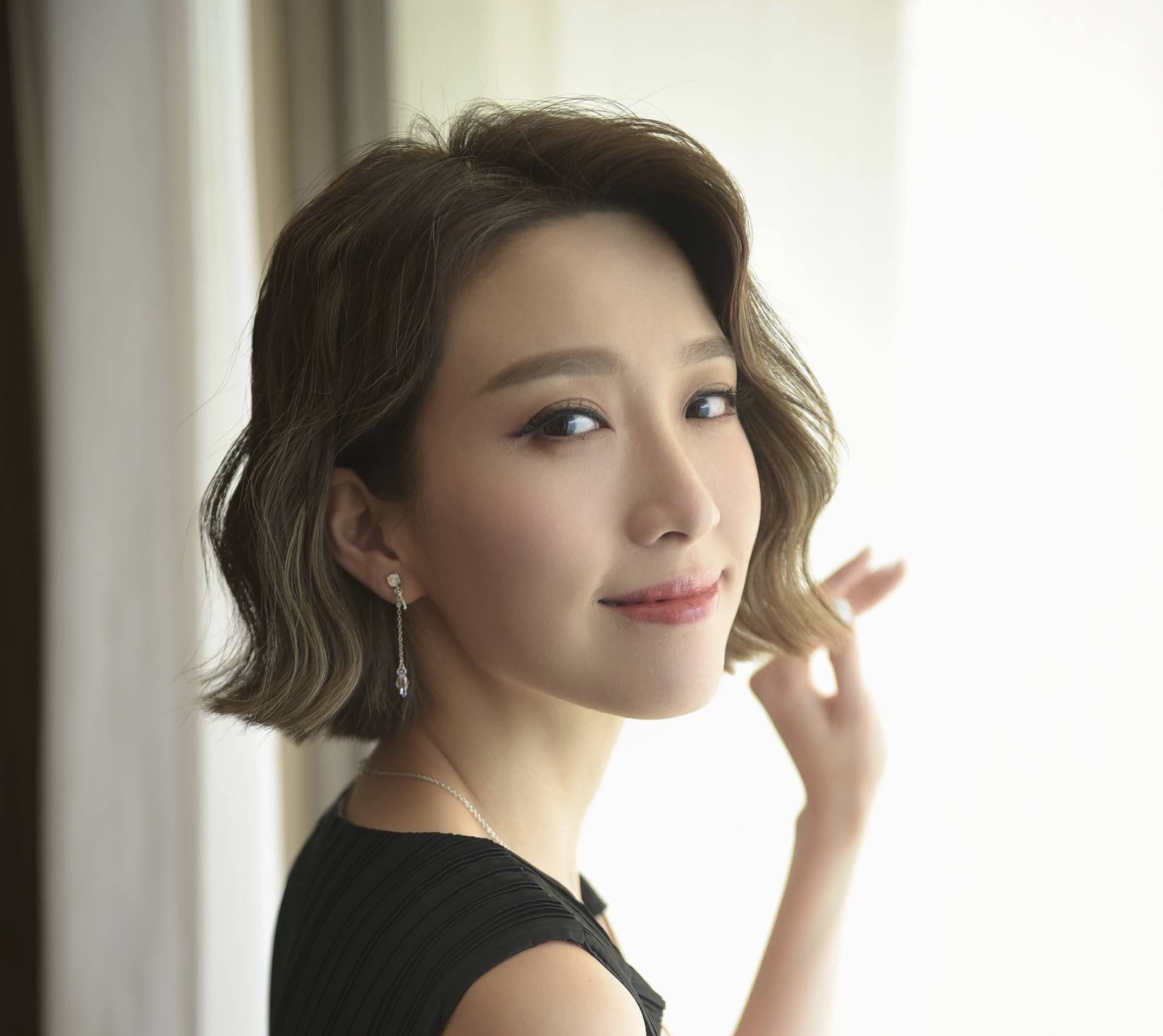 侵删)但最后事情反转,媒体又却曝出raymond除了姚子羚之外,还悄悄交往