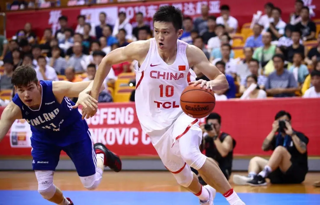 周鹏离开广东宏远了吗（冤枉朱芳雨了，晚上18点CBA官宣，周鹏离队真相曝光）-华海博客