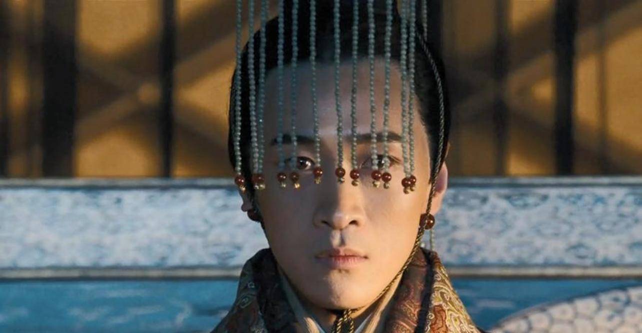 也在吴宇森大制作电影《赤壁》中扮演重要的汉献帝一角