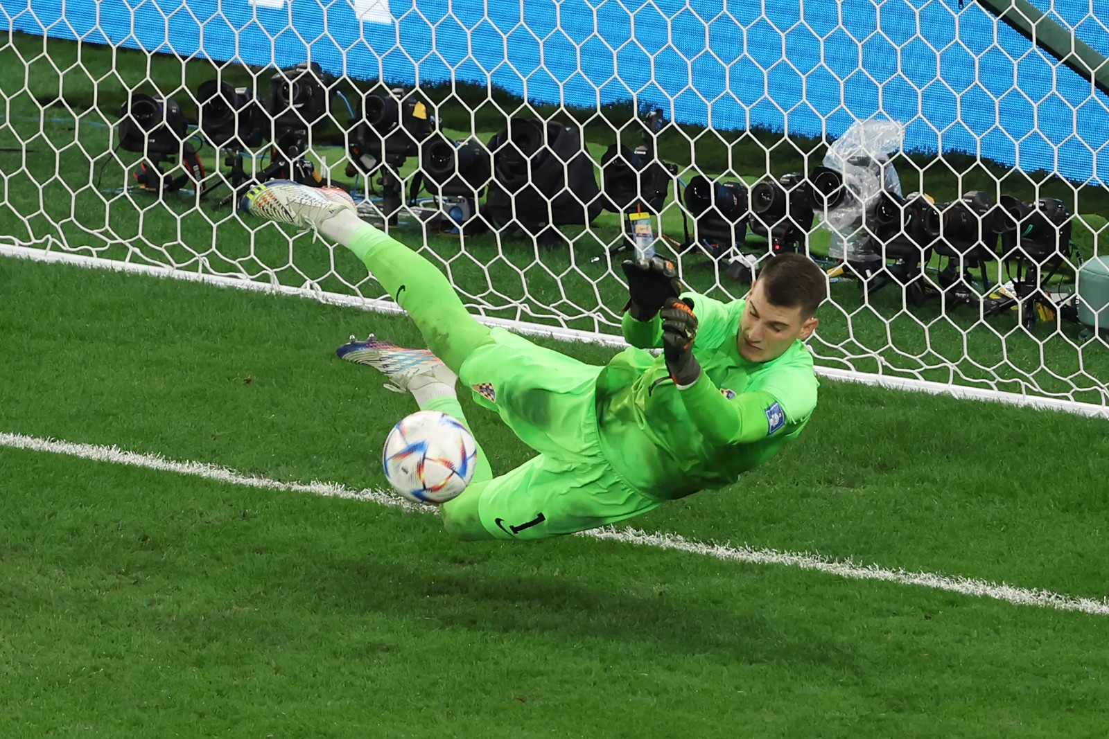 为什么世界杯3个门将（三头六臂力挽狂澜，一文盘点闪耀世界杯的神奇门将）