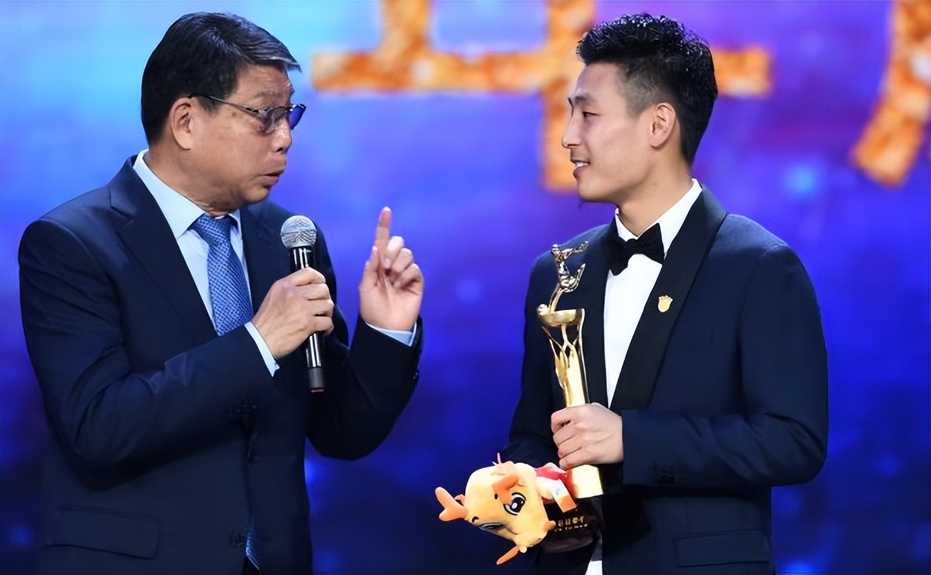 扎根青训多年（他或成徐根宝青训最佳接班人，曾跟武磊齐名，28岁就退役搞青训）