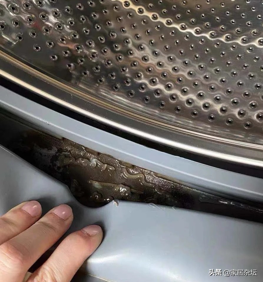 啫喱膏怎么用（水槽边发霉，不用换玻璃胶，教你正确方法，霉斑很快就会消失）