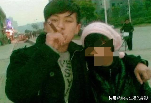 16岁女生在校遭到同学追求，多次表示拒绝后，同学竟将她毁容