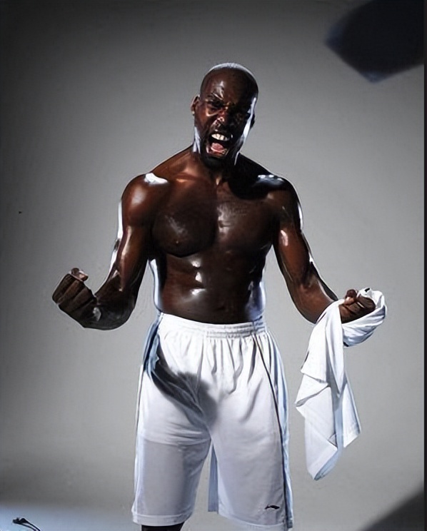 nba球员胸肌为什么那么平坦（后卫线的肌肉猛男！威少胸肌十分明显，一神人退役练成魔鬼筋肉人）