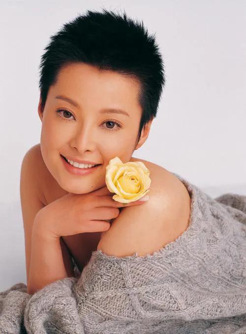 乒乓名將張怡寧老公（13年后再看張怡寧徐威大20歲的盛世婚禮，一兒一女是最好的回應）