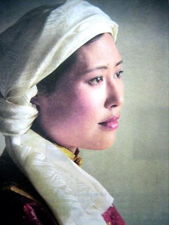 《大宅门》21年，10位演员境况差距巨大，女2号没落，女9号成顶流