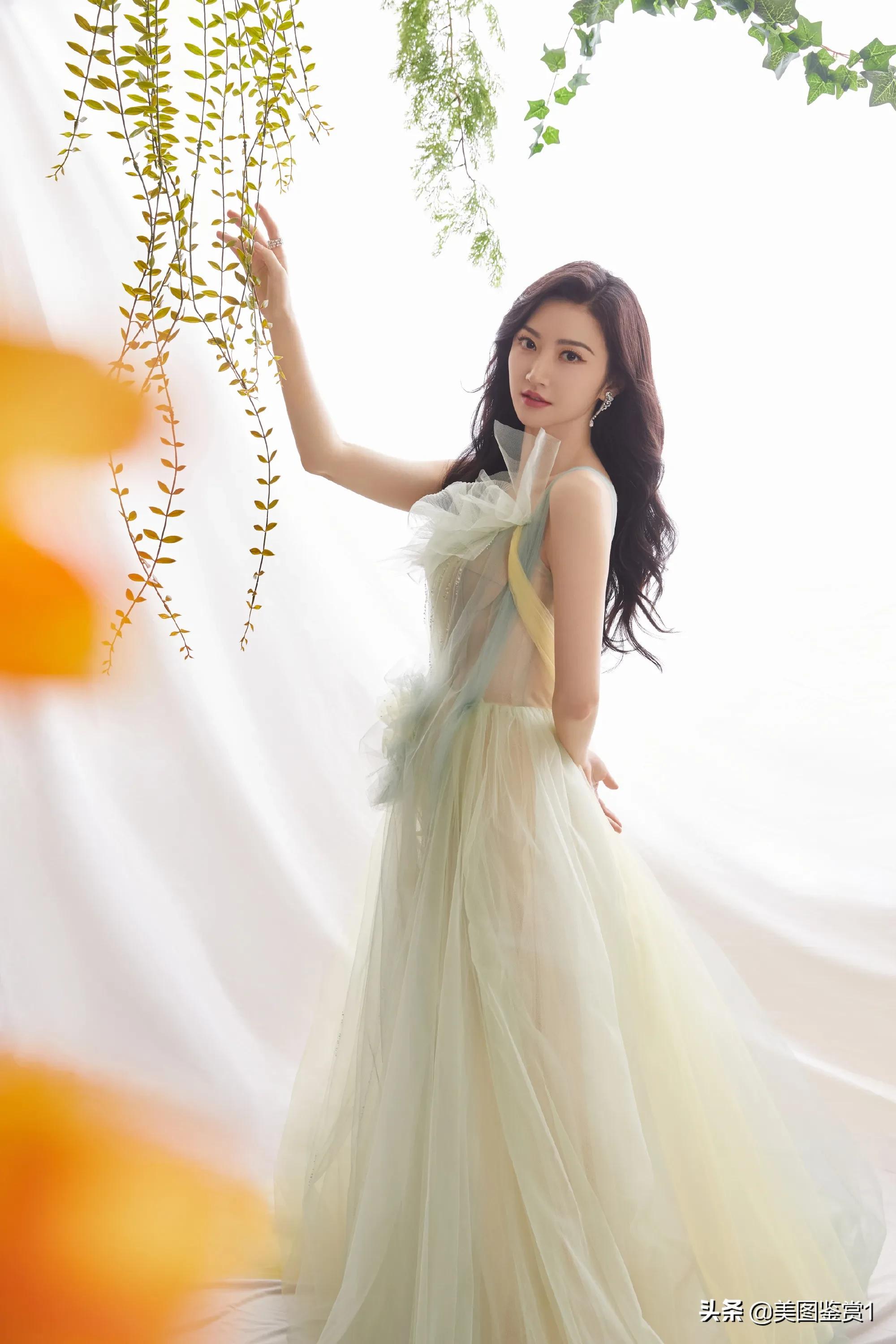 景甜 犹抱琵琶半遮面